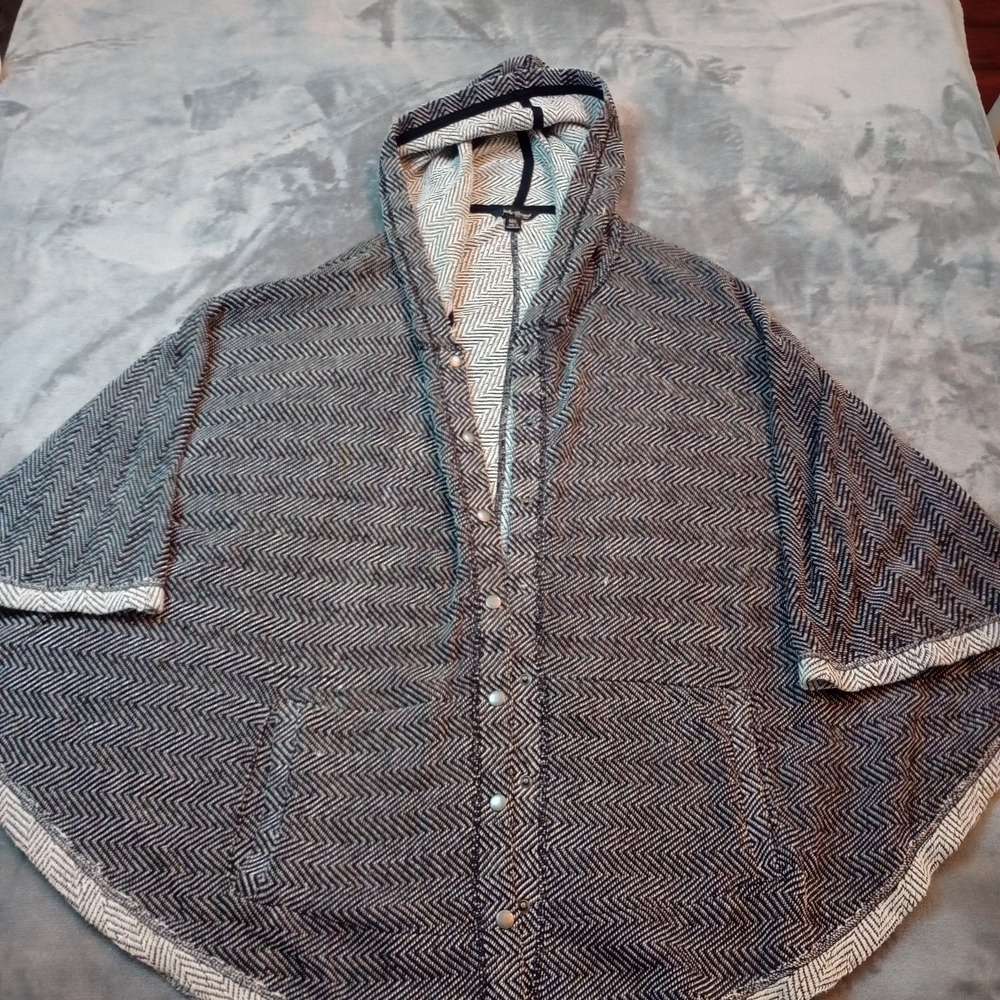 Lucky Brand Hooded Poncho Snap Front Sz Medium Large Cabin Cozy Warm FLAW READ
